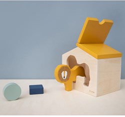 Trixie boîte à formes en bois - Mr. Lion - jouet en bois FSC jaune