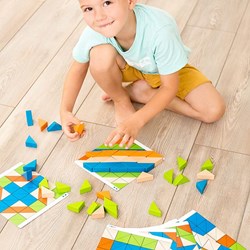 Beleduc jouet éducatif Triangle Blox set de construction en bois 61 pièces