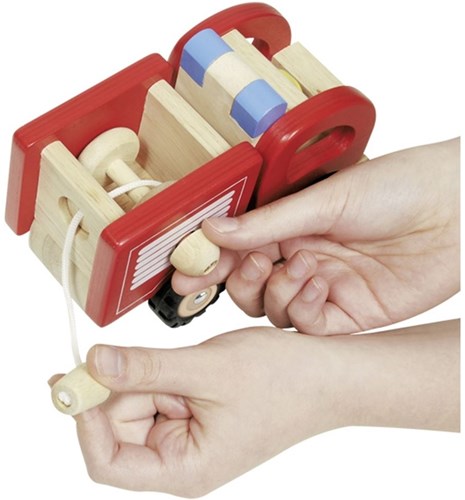 Goki camion de pompier en bois jouet - véhicule robuste en bois-2