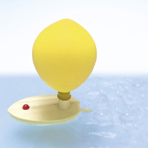 Goki bateau à ballon en bois jouet - plaisir aquatique coloré