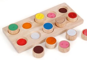 Puzzles, pierres et plateaux sensoriels - apprendre par le toucher