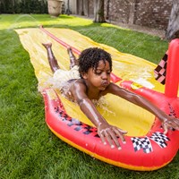 Swim Essentials toboggan aquatique - double piste de course avec arroseur-3