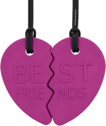 ARK Therapeutic bijou à mâcher cœur d'amitié magenta jouet Set van 2 halve-hartkauwkettingen om samen met een vriend(in) te dragen.