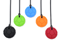 ARK Therapeutic collier à mâcher ballon de football rouge XT - pendentif à mâcher pour enfants Brede, ronde kauwketting in voetbalvorm voor stevige kauwers.-2