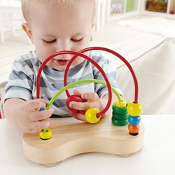 Hape Labyrinthe de perles jouet éducatif avec ventouses et perles colorées
