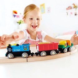 Hape train à piles - train de marchandises jouet avec cargaison mobile