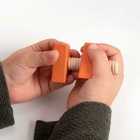 TickiT jouet de construction en bois écrous et boulons arc-en-ciel - jouet éducatif-2