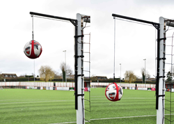 Precision entraîneur de tête football - station de heading réglable